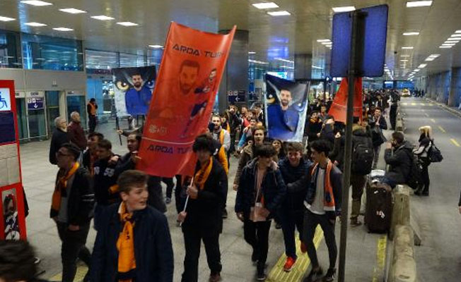 Arda Turan'ı karşılamaya geldiler!