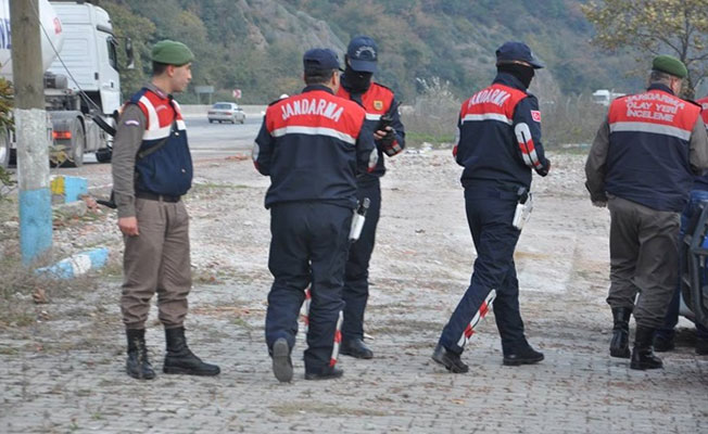 Sınır köyündeki iki aile arasında silahlı kavga: 10 yaralı