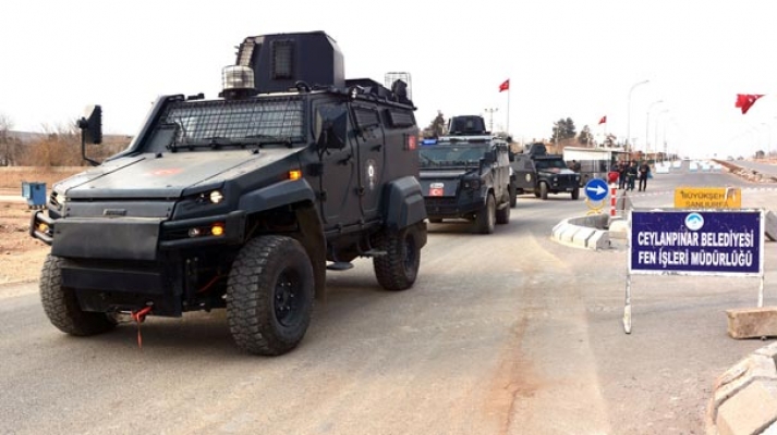 Zırhlı araçlar siren çalarak tur attı