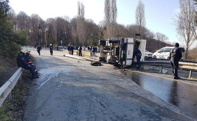 Dizi çekimine giden kamyon devrildi: 1 ölü