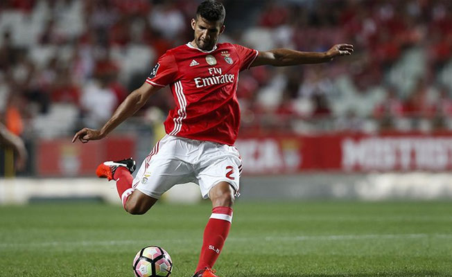 İnter Lisandro Lopez'i renklerine bağladı
