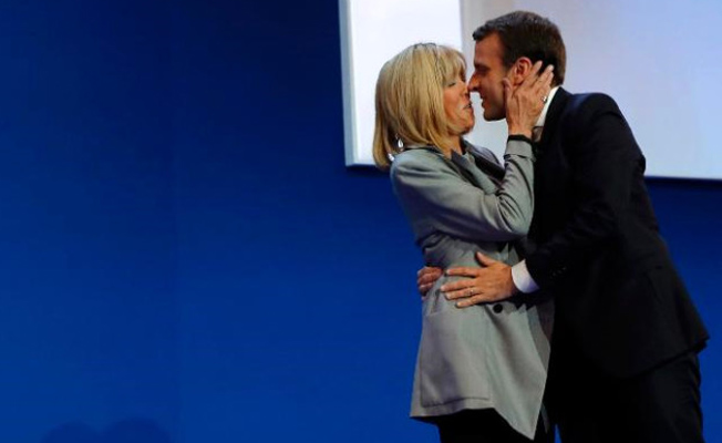 Fransa Cumhurbaşkanı Macron, erotik roman yazarı çıktı