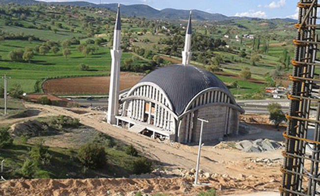 Diyanet 'bonkör' çıktı: Bitmeyen camiye...