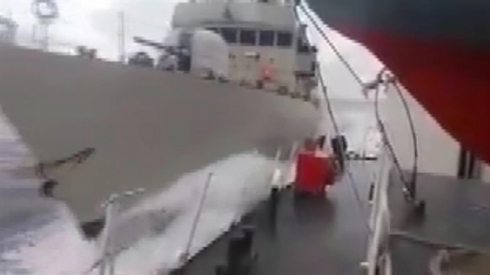 Kardak’da sıcak saatler, botlar arasında temas