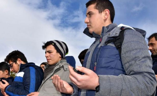 İmam hatip öğrencileri kar duasına çıkarıldı!