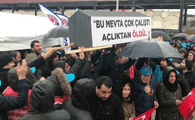Metal işçilerinden tabutlu protesto