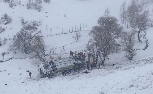Muş'ta yolcu otobüsü dereye uçtu: Çok sayıda kişi hayatını kaybetti!