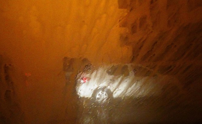 O şehir toz bulutu nedeniyle gece gibi!