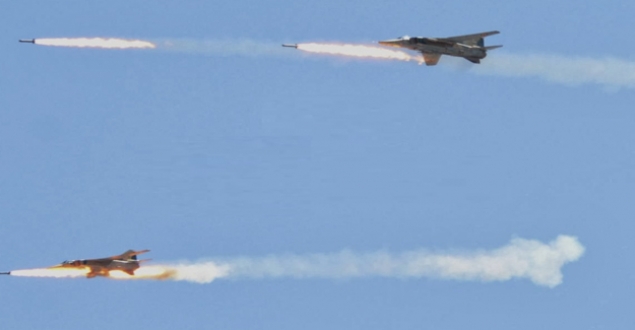 Halep'te hava saldırıları başladı