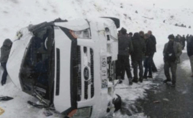 Öğretmenleri taşıyan minibüs takla attı: Çok sayıda yaralı var!