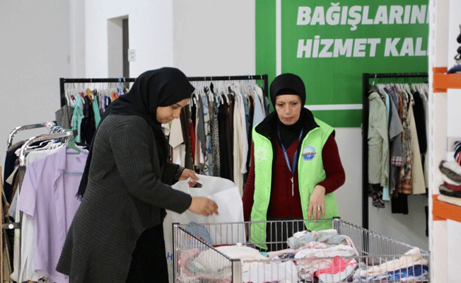 Sevgi Eli Market, Büyükçekmece’de her ay bin kişiyi giydiriyor