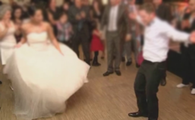 Uyanık davetli, damat rolü yaparak gelinle birlikte oldu