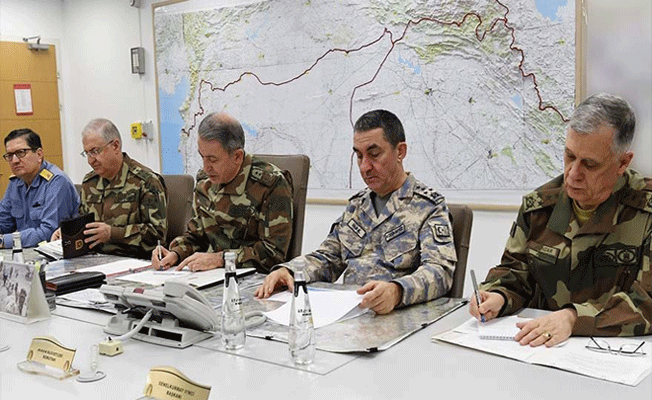 Orgeneral Akar'ın harekatı yönettiği karargahta dikkat çeken detay