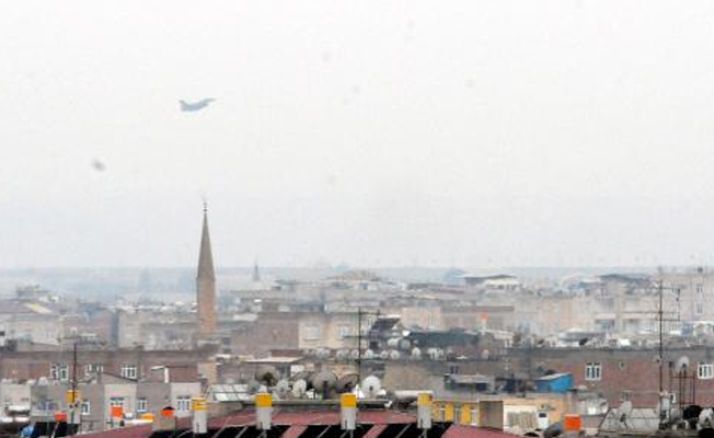 Diyarbakır'da peş peşe 12 savaş uçağı kalktı!