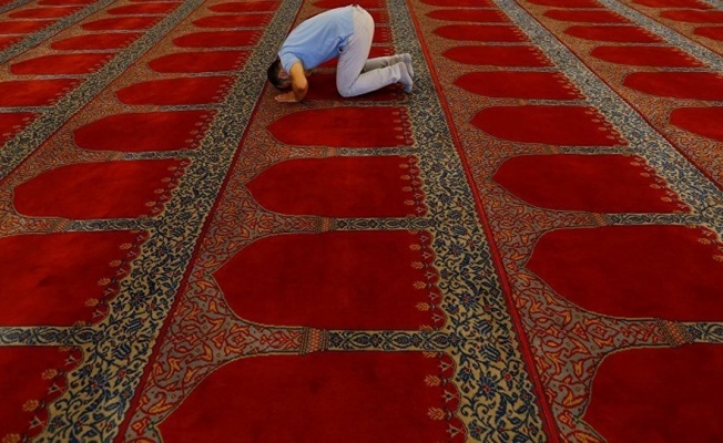 Yol kenarında namaz kılmaya para cezası