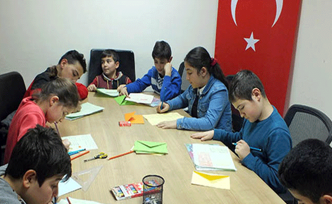 Öğrencilerden askerlere moral mektubu