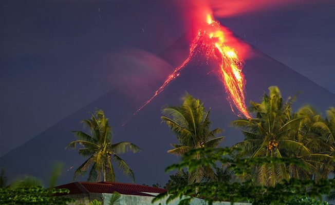 En etkin yanardağlardan olan Mayon patladı!