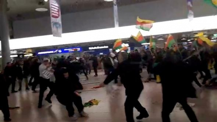 PKK yandaşı göstericiler Türk yolculara saldırdı, Almanya açıklayamadı