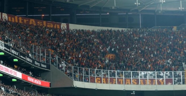 Galatasaraylı taraftarlardan Vodafone Arena'ya zarar!