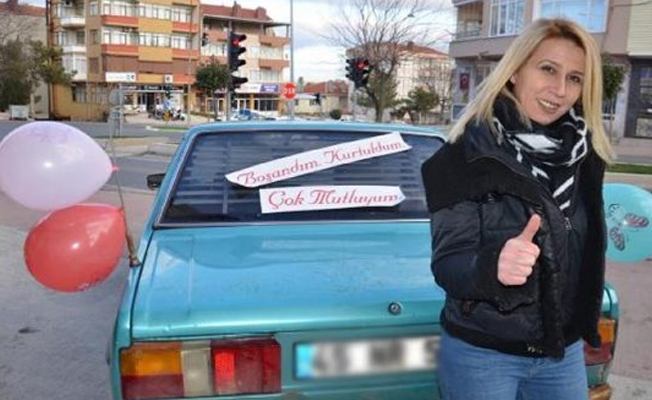 Bir garip boşanma: Lokma dağıtıp kutlama yaptı!
