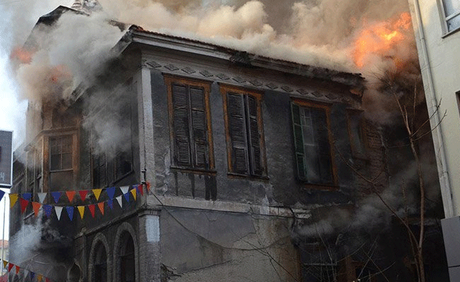 Denizli'deki son tarihi konak kül oldu