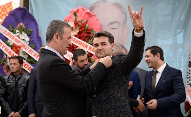 MHP’ye katılım: Bin kişi rozet taktı