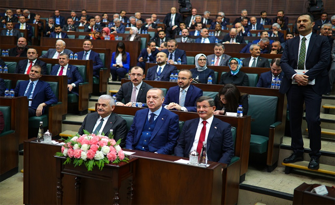 AKP grup toplantısından sürpriz görüntü