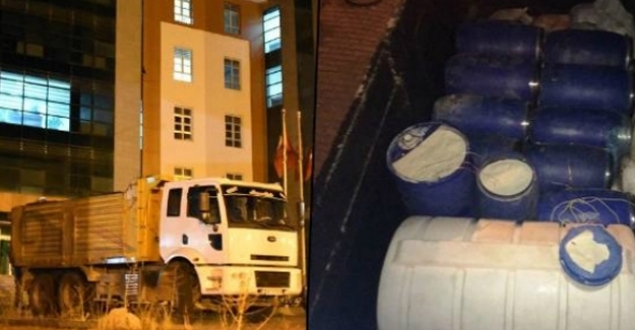 Belediyenin önünde 4 ton patlayıcı yüklü kamyon bulundu!
