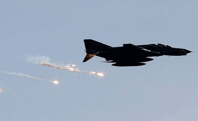 Halep'te hava saldırısı: 5 ölü!