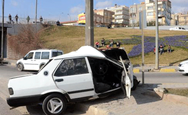 Hurdaya dönen araçtan burnu bile kanamadan çıktı
