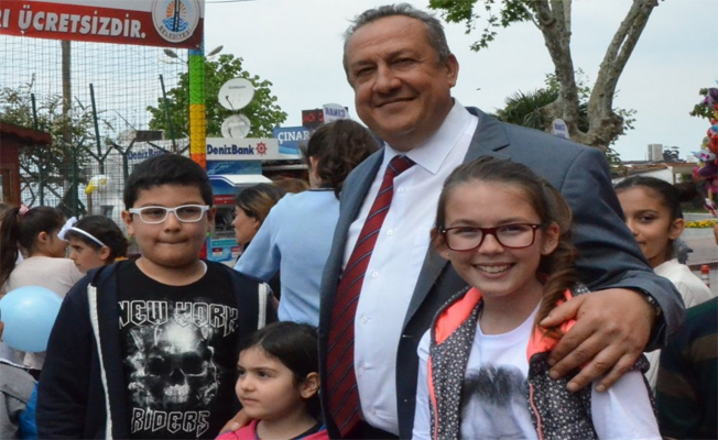 Hürkuş Tiyatro Oyunu Dikilili çocuklarla buluşacak