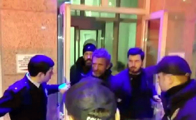 Erdoğan'ın posterini indirdiği iddiasıyla gözaltına alındı