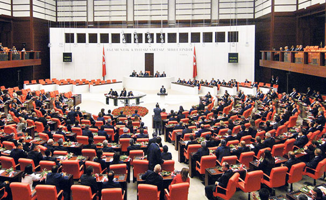 Meclis'te KHK'lar görüşüldü... 1 maddenin kabul edilmesi 1 dakika 10 saniyeyi bulmadı