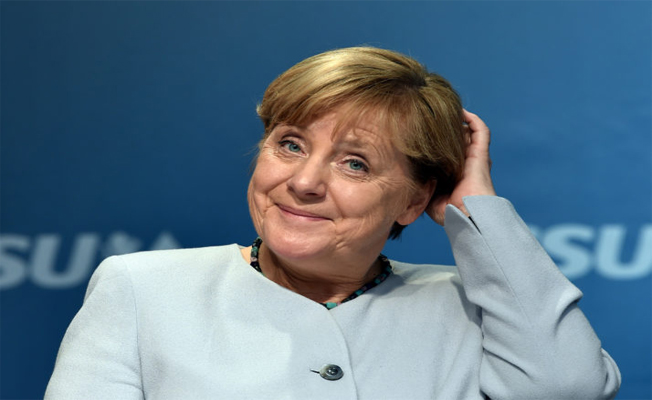 Almanya Merkel konusunda 2'ye bölündü