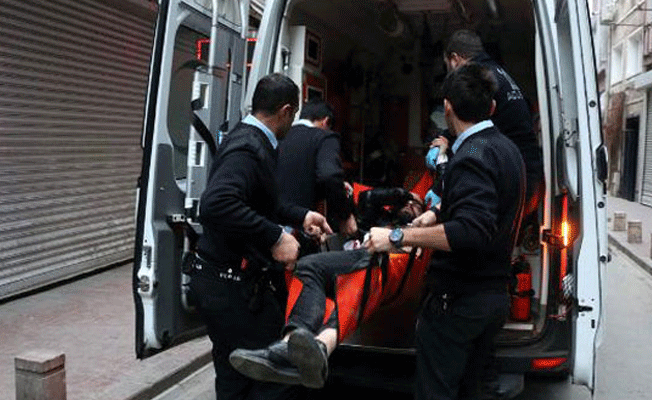 Eşi ile tartışı; kendini bıçakladı