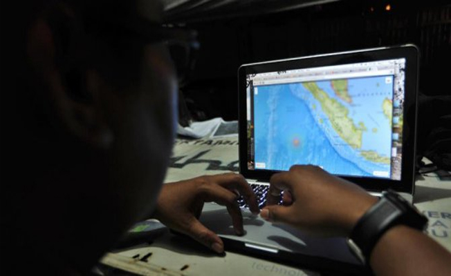 Deprem oldu... 5.3 büyüklüğünde sallandı