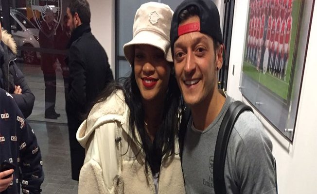 Rihanna'dan Mesut Özdil sürprizi geldi