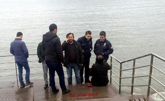 Genç kadın 'sahilde yalnız oturuyor' gerekçisi ile karakola götürüldü
