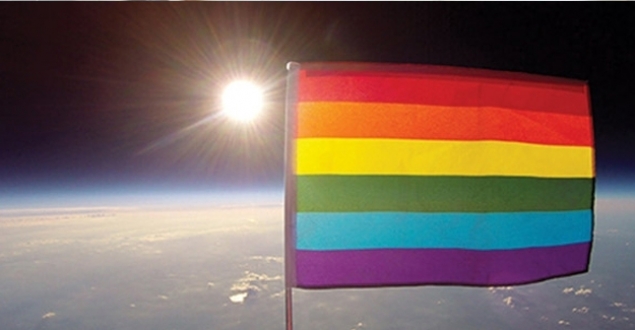 LGBTİ bayrağı uzayda dalgalandı