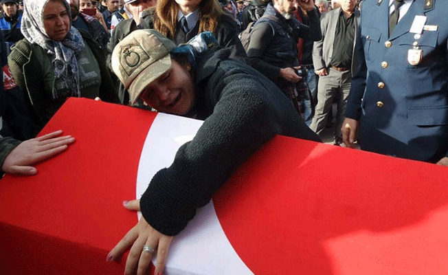 Türkiye şehitlerine ağlıyor
