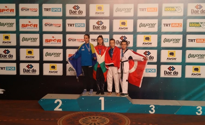 Buca taekwondo'da madalyaları topluyor