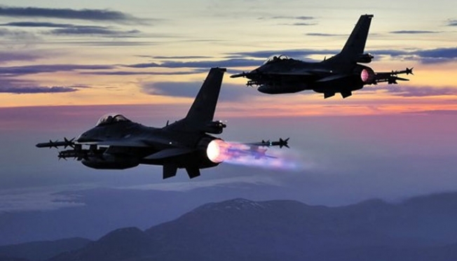 Gece yarısı hareketli anlar: Türk jetleri Afrin'deki hedefleri vuruyor