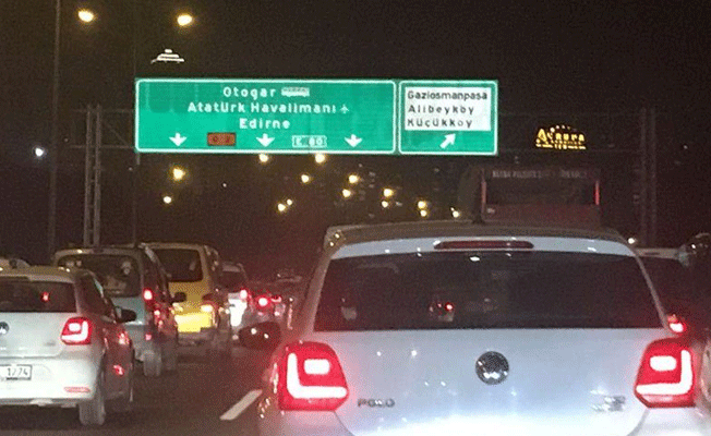 TEM’de gece trafiğini kilitleyen kaza