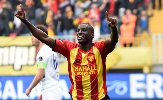 Demba Ba sosyal medyada gündeme oturdu