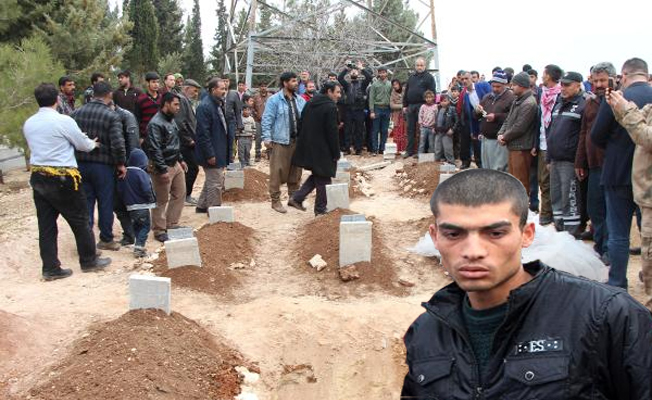 Eşini, 2 oğlunu, 5 kardeşini ve annesini aynı gün toprağa verdi... Gözyaşlarını tutamadı