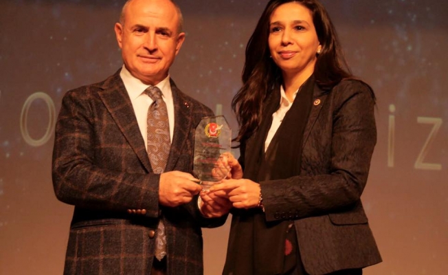  Başkan Akgün’e 2 başarı ödülü