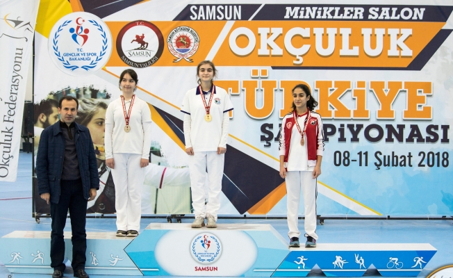 Karşıyakalı Azra Türkiye ikincisi oldu