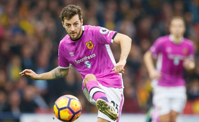 Gary Cahill ile çarpışan Ryan Mason futbolu bırakmak zorunda kaldı