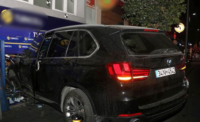 Trafikte epilepsi krizi geçirdi; telefon bayisine daldı