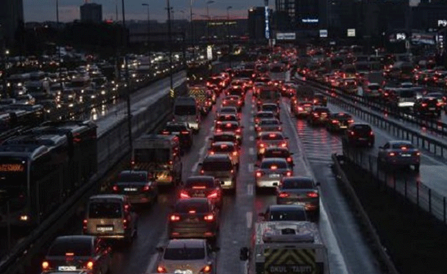 İstanbul'da trafik kilitlendi